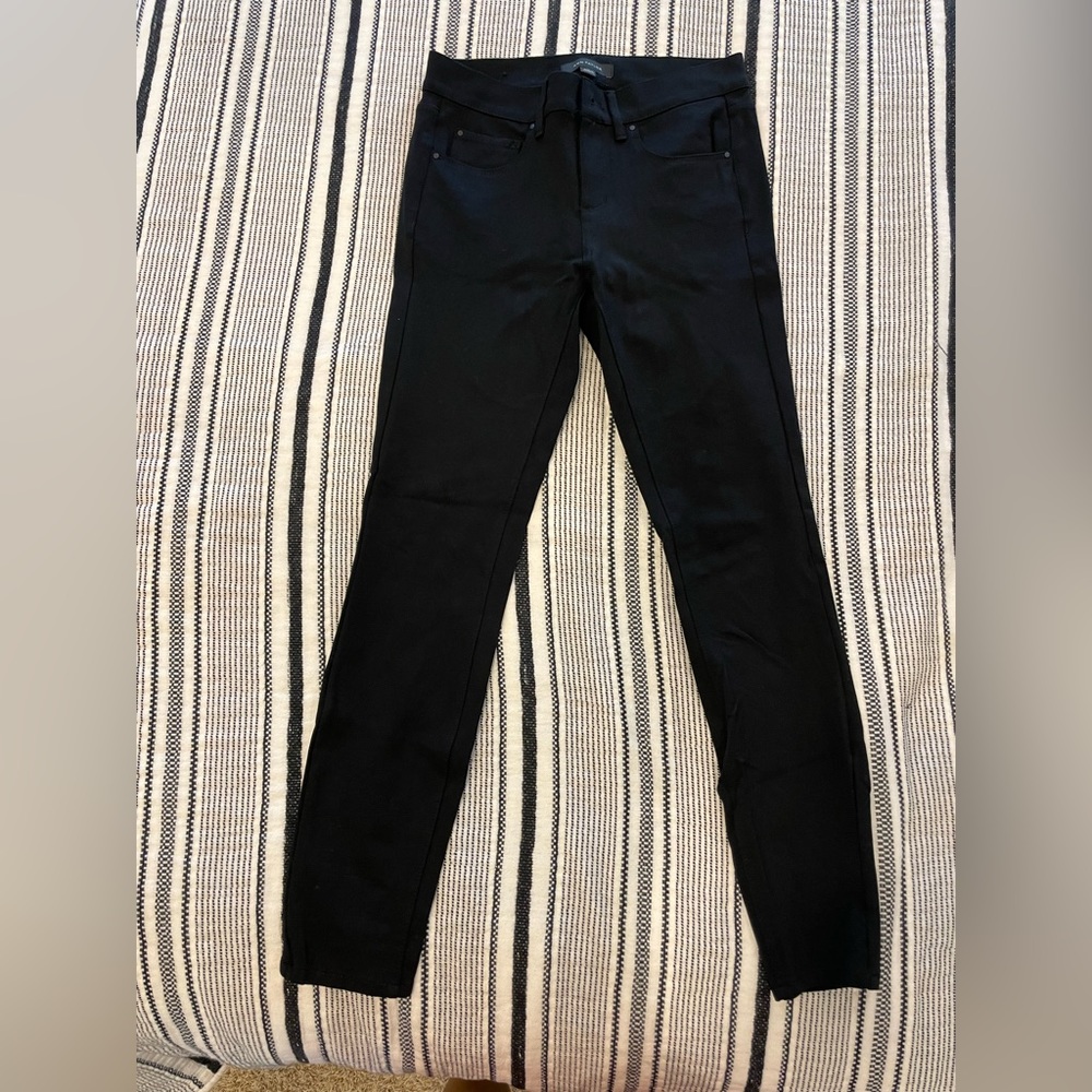 Ann Taylor Skinny Black Pant. Size 0.